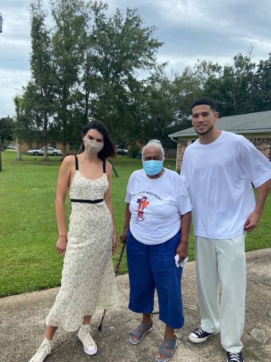 Thief4Returns's tweet photo. #FreeDevinBooker #KardashiansAreTheIlluminati https://t.co/uw56JtYjd6