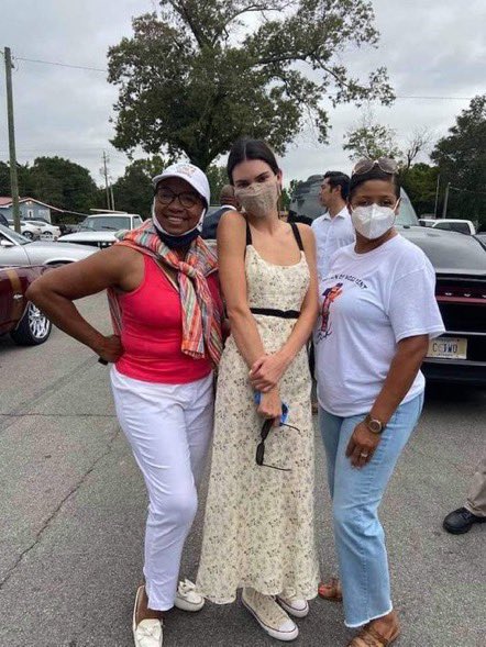 Thief4Returns's tweet photo. #FreeDevinBooker #KardashiansAreTheIlluminati https://t.co/uw56JtYjd6
