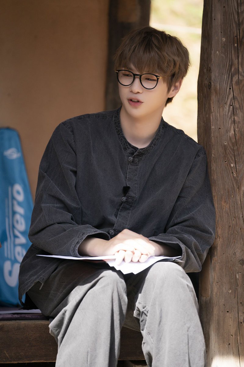 kdnuniverse's tweet photo. [🪐] DND | Behind photo 2 https://t.co/Zg390ta2Wm