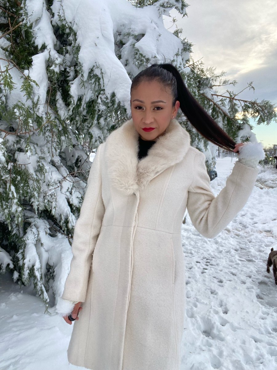 OneMakeupGirl's tweet photo. Do you remember your first snow!? #snowday @SHEIN_official fingerless gloves #sheingal #WashingtonDC https://t.co/PAQtRI2Pkg
