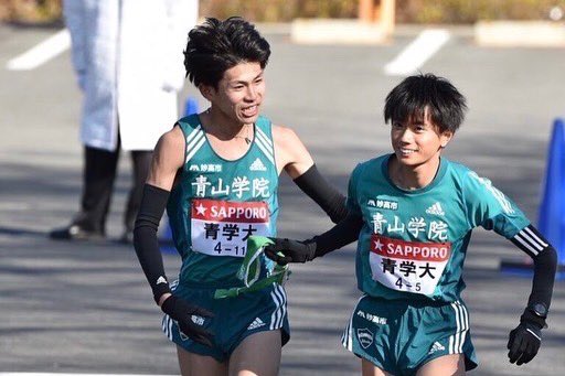 Hiroki090318's tweet photo. 箱根駅伝
総合優勝することができました。
最後に飯田キャプテンと襷を繋ぐことができて嬉しかったです！
応援ありがとうございました。
#パワフル大作戦 
#青学駅伝 https://t.co/1ik5zEpzGw