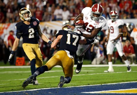 PDawg206's tweet photo. Lots of #StayAt4 energy recently from a diverse array of CFB lovers, but I do not support #BackTo2.
I believe in the sanctity of BOTH the regular season AND crowning a true champion. In a given year, the risk of 1+ weak undefeated OR 3 elite undefeateds is too high.
4 is best. https://t.co/kGVhwH96Wl