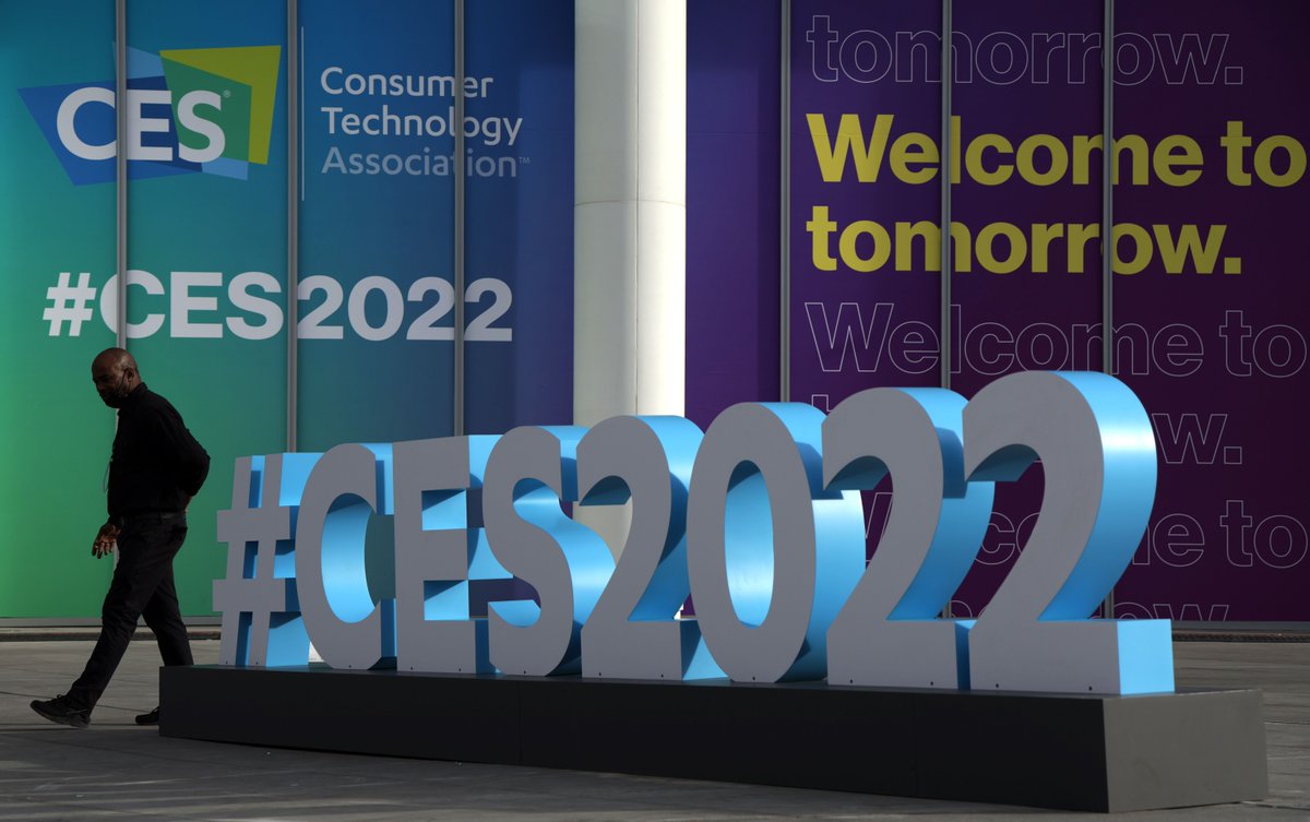 chris_griffith's tweet photo. Metaverse firms trailblaze at CES 2022 ... companies at the cutting edge. Story link  https://t.co/Lmrtg0hAez #CES #CES 2022 #Metaverse #Samsung @Vuzix @Snap #Tekle #VirtualReality #MixedReality @Meta #facebook https://t.co/CDSCc62OOj