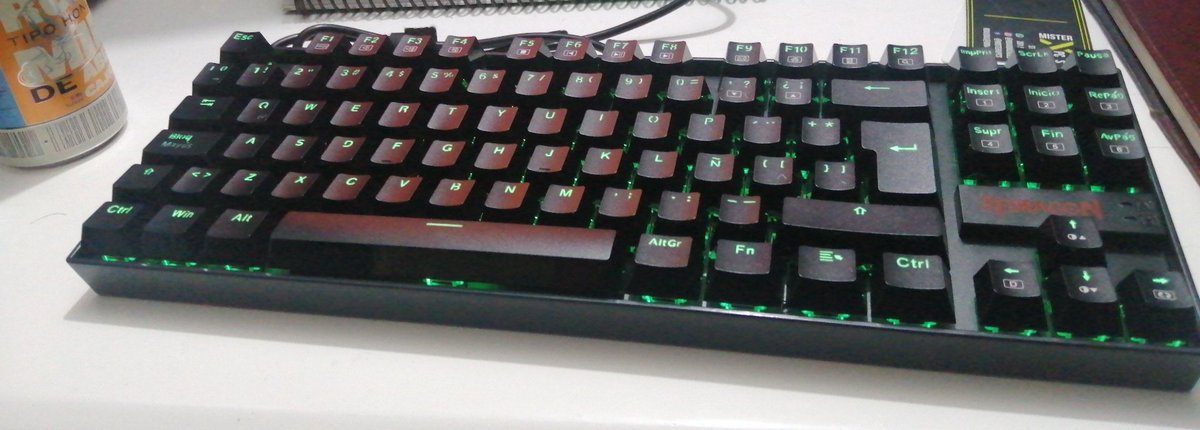 irkenn's tweet photo. Agradecimiento entero con mi equipo, realmente me siento muy agusto con el staff, excelentes personas, somos una gran familia y este aΓ±o nos vamos a lvp, #GORof @OfficialRof gracias por este teclado para empezar split con todo el Γ‘nimo! https://t.co/5WrR8juIwH