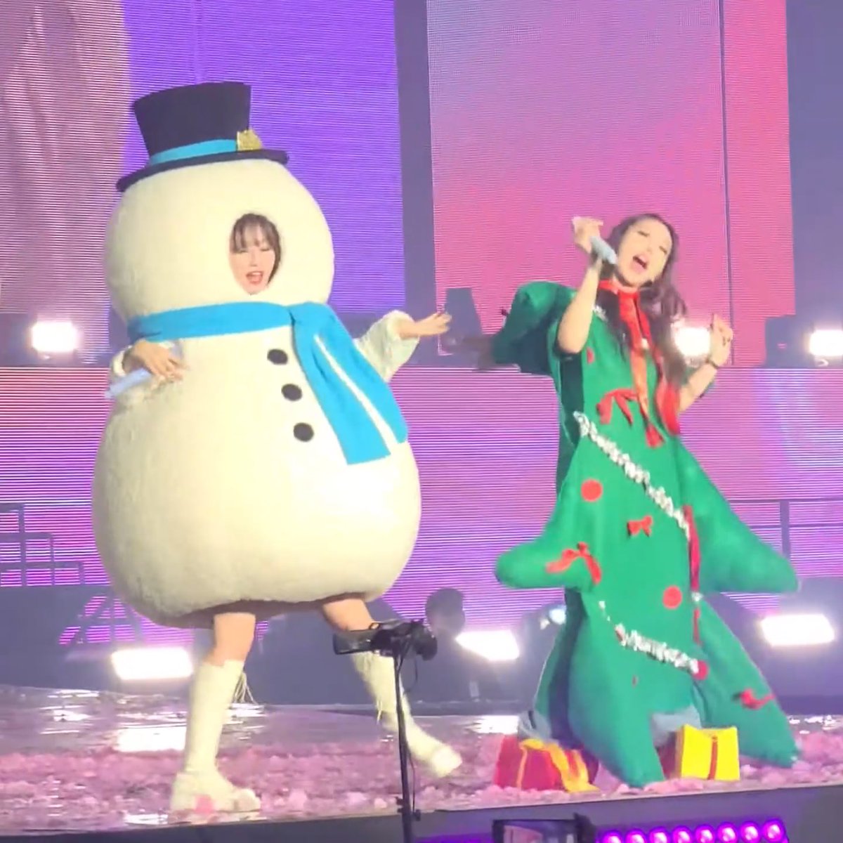 Millen On Twitter RT godmitzu Snowman Momo And Christmas Tree Millen on twitter rt godmitzu snowman momo and christmas tree