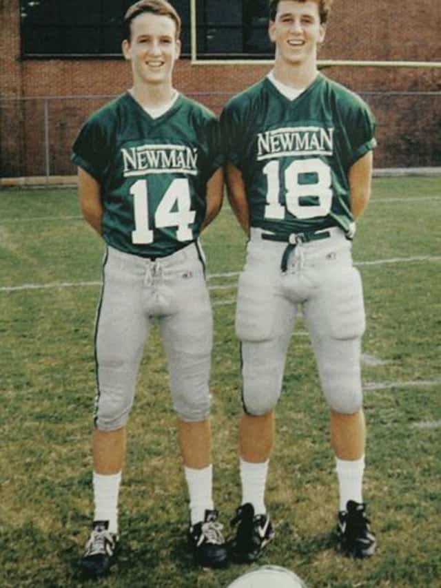 mateoferg's tweet photo. #PeytonandEli are you ever going to grow into your head? https://t.co/aQpZhjcx43