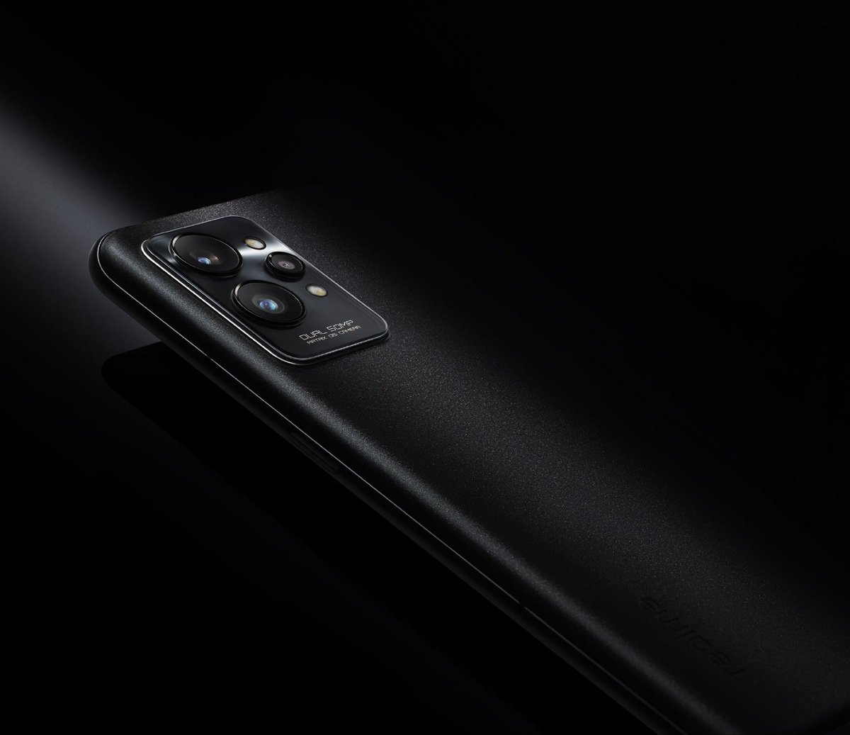 TechyPreacher's tweet photo. Realme GT2 Pro Black⚫ color variant🧐

launching on 
January 4th ,19:30

🇮🇳IST 17:00 (5:00PM)

#RealmeGT2Series 
#realme 
#RealmeGT2Pro 
#RealmeGT2

#Realme #RealmeGT2Pro https://t.co/zqSDTqxRL5