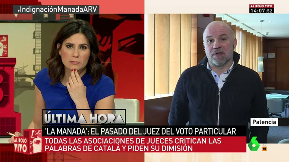 biejetita's tweet photo. @anluma99 @elnacionalcat_e OLÉ por esos jueces que opinan en cuentas de forma anónima, no como los "independientes" @JxDemocracia, que "cuentan" sus conocimientos "rojos" al "vivo" y en directo y en tuiter.
Como siempre se nota el derecho de pernada de la #FustaROJAdeMEDIR
#FachaROJO

#PorESPAÑAdeLEY https://t.co/rYsPNzb0Jg
