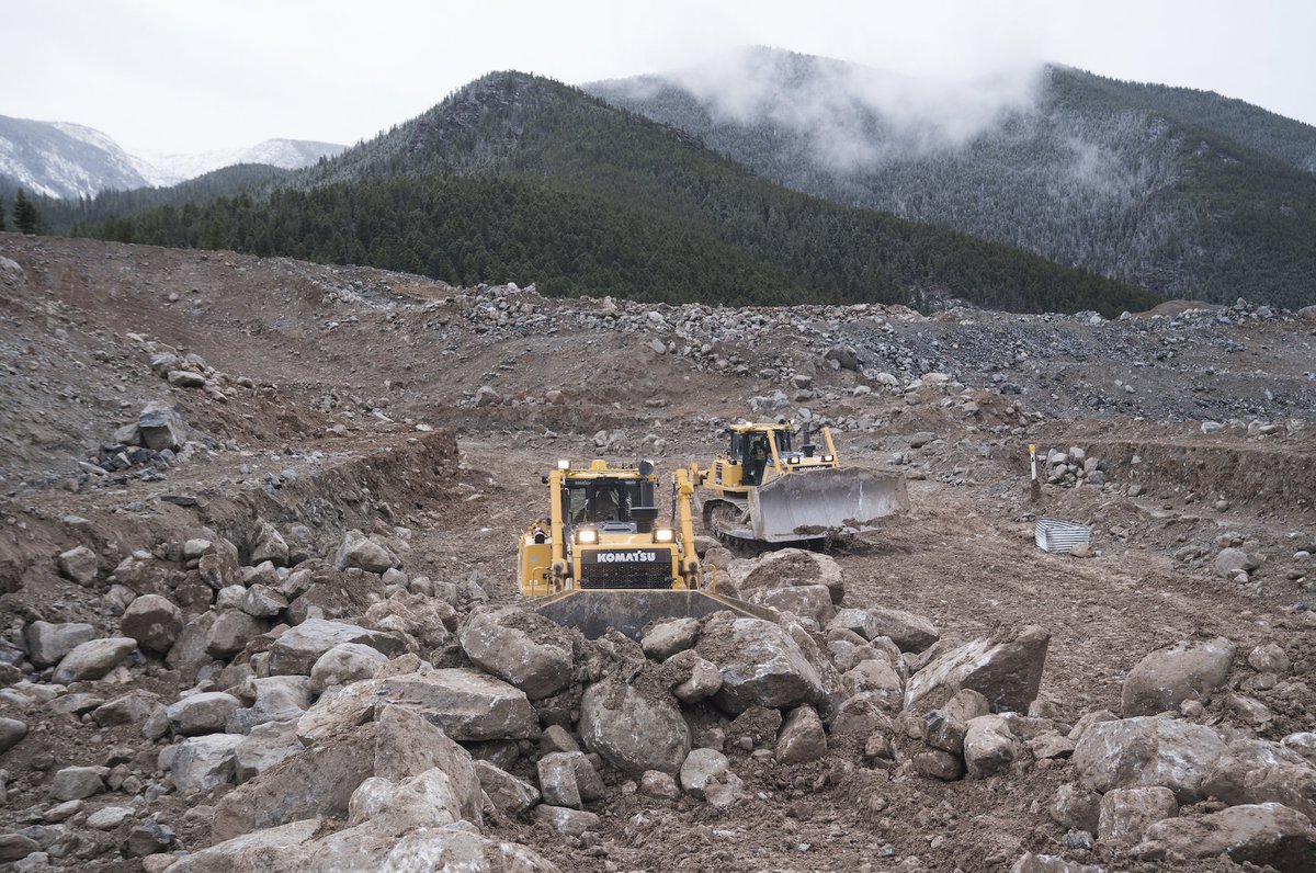 MiningTurner's tweet photo. Two dozers are better than one.

Make every day count. It's the first Monday of 2022, time to get after it 💪 https://t.co/9KwVzAJUPM