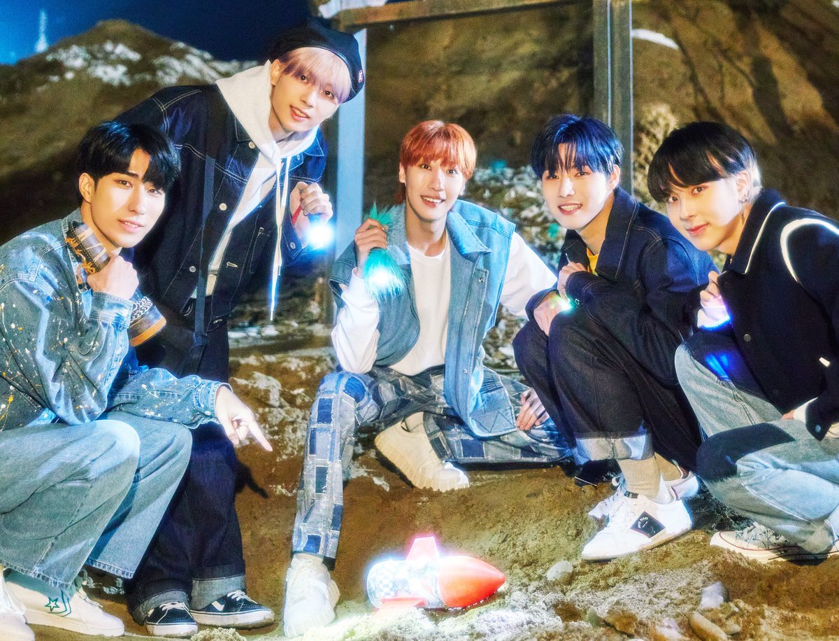 khyun9we's tweet photo. ONEWE Streaming Giveaway

-worldwide
-rt tweet
-make a THREAD in the replies of streaming proof with timestamp and username (kr streaming sites and yt only)
-more proof = more entry
-3 winners per week (2 choice of photocards per winner)
-ends in 3 weeks

#ONEWE #원위 https://t.co/HcWin9ZB9a