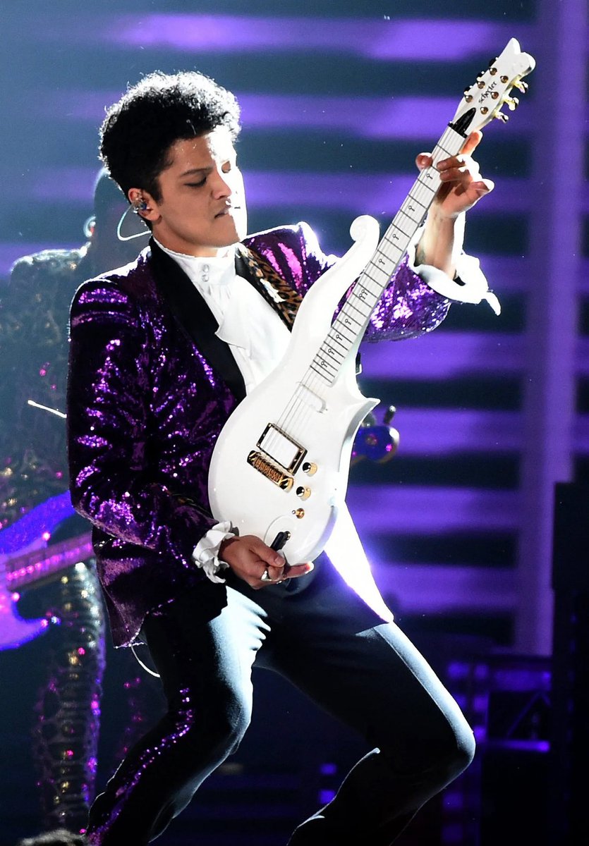 bruno mars at the grammy awards, 2017