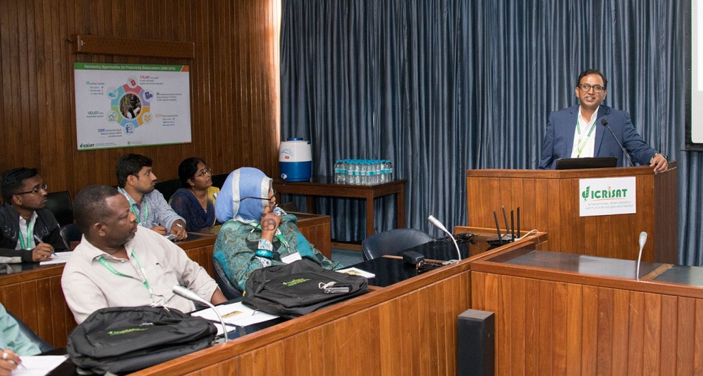 ICRISAT's tweet image. Cross-functional crop teams based in our Asia &amp;amp; Africa centers participated in a hybrid meeting on data-driven crop selection and advancement in our #breedingprograms. 
Click link to read more: icrisat.org/a-new-mileston…
@arvind12211 
#cropbreeding #TPE #DataAnalytics