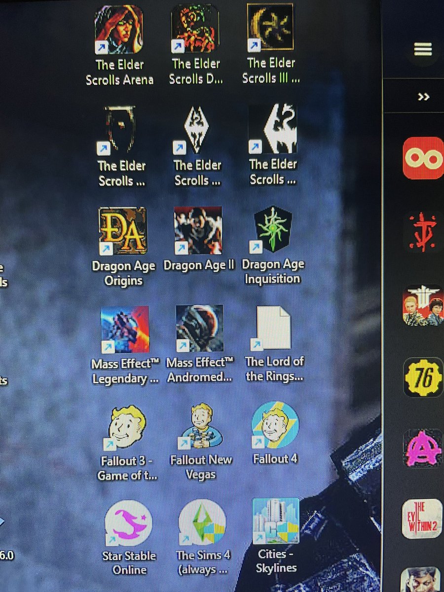 Starlight1117_'s tweet photo. I- I have so many games https://t.co/Erw2cvAiWU
