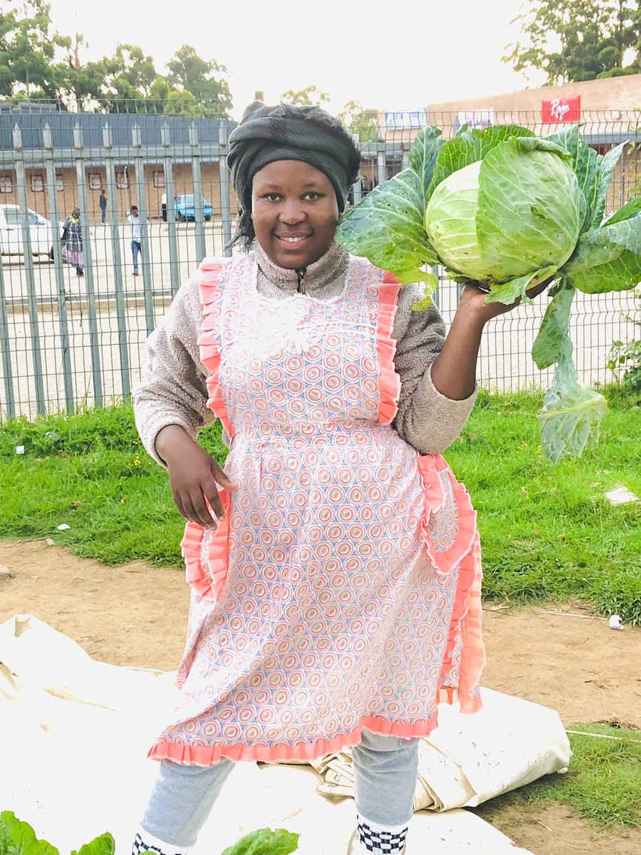 Sesilapha ke ngoku sizothengisa le veg siyivune egadini yethu😊