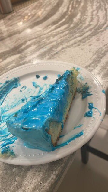 vaultsmuggling's tweet photo. I GOT CAKE (ty @_constel_ ) https://t.co/QZ2yrGuCYx