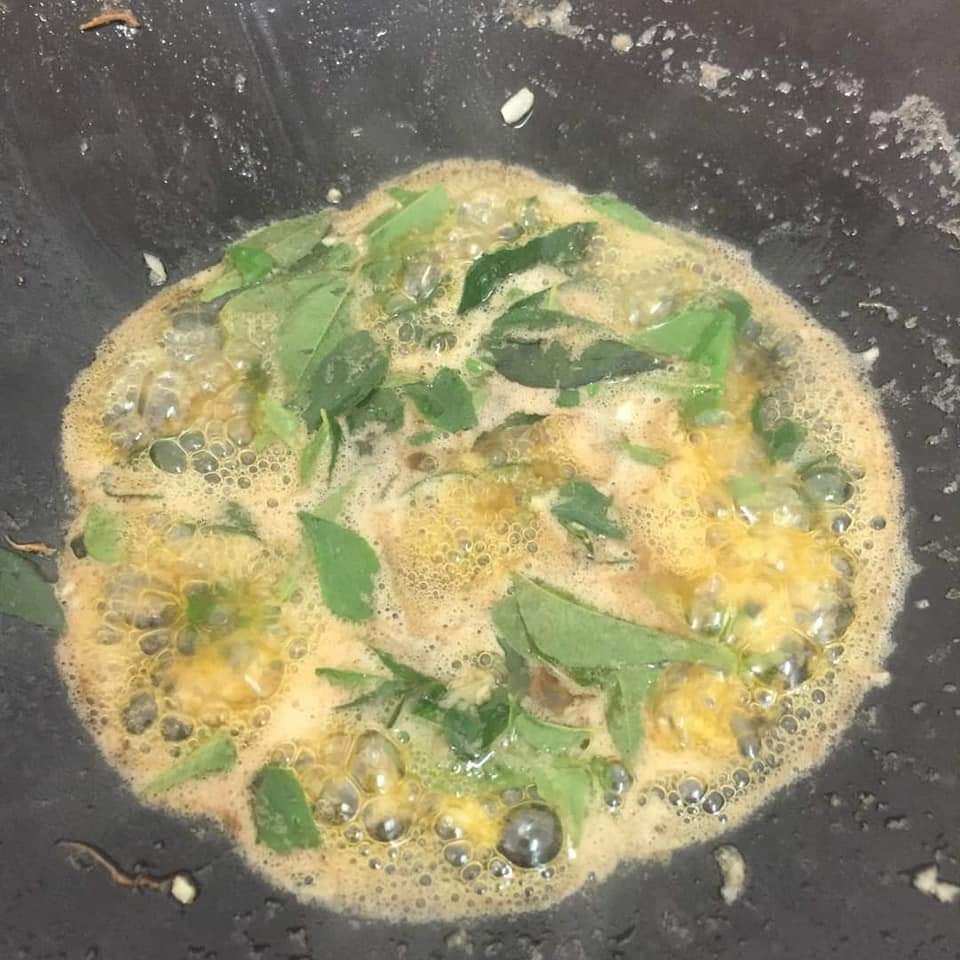DailyMakan's tweet photo. UDANG GORENG BUTTER (Dengan Sarang Telur)

Bahan-bahan sarang telur:
Sarang Telur
2 biji kuning telur
1 senduk butter
1senduk minyak masak https://t.co/wMloB7Tw66