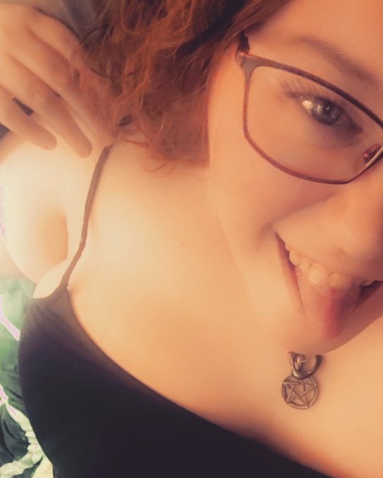 Internet has been down due to excessive rain and flooding or so they say so glad to have internet back<a href="/tag/redhead"class="tags"><span>#redhead</span></a><a href="/tag/bbw"class="tags"><span>#bbw</span></a><a href="/tag/camgirl"class="tags"><span>#camgirl</span></a>