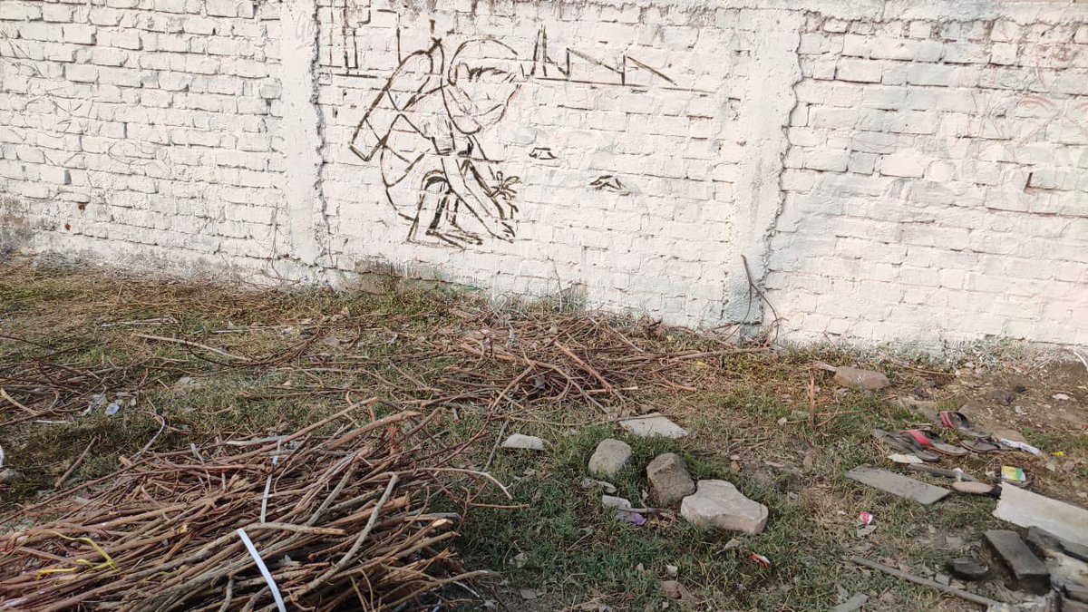 meetu115's tweet photo. FLO Indore in association with Ekal Yuva and under guidance of IMC has started a painting drive to beautify the slums of the cleanest city.
The idea is to spread awareness about environmental pollution though the sketches in the Slum walls. https://t.co/euDMQrTiC0