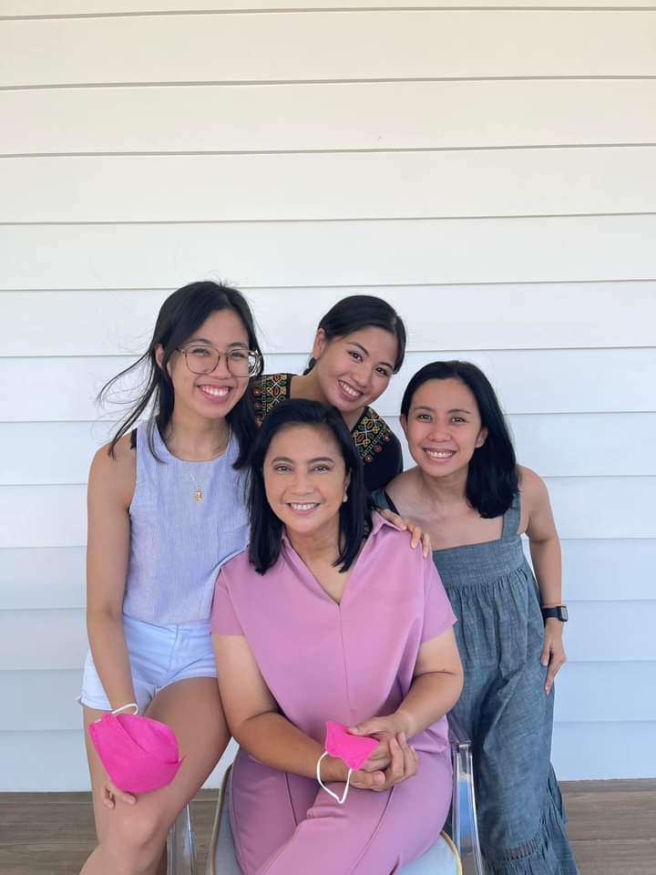 ronaldgem's tweet photo. VP Leni Robredo and her daughters could've used their connections to skip quarantine, but they followed protocols even if that means they couldn't spend the holidays together.

Koko Pimentel, Debold Sinas and all public officials who violated quarantine protocols left the group. https://t.co/QNcIIMK10s