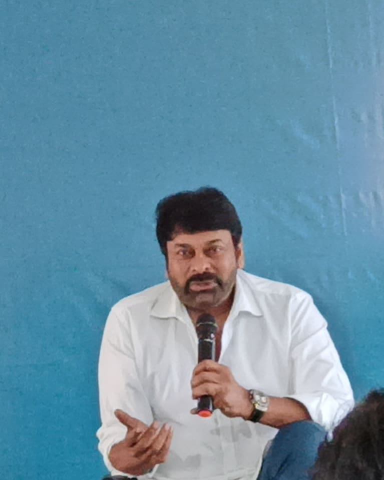 AnudeepSankoju's tweet photo. అయిన వాడే‌ అందరికీ.. అయినా అందడు‌ ఎవ్వరికీ...!♥️ 
Still can't believe this 😯
Met my only muse today 🤩🤩
Not only that.. spent about 2hrs with him in an Interactive session with fans about Digital Media Platforms.
#megastarchiranjeevi #megastar #chiranjeevi #chiru #acharya https://t.co/NqQfKj2W7I