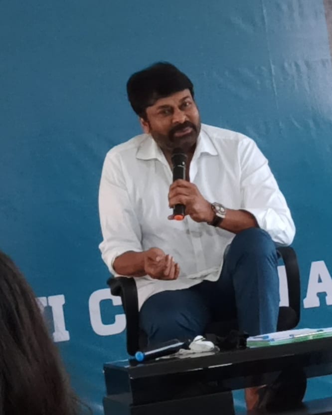 AnudeepSankoju's tweet photo. అయిన వాడే‌ అందరికీ.. అయినా అందడు‌ ఎవ్వరికీ...!♥️ 
Still can't believe this 😯
Met my only muse today 🤩🤩
Not only that.. spent about 2hrs with him in an Interactive session with fans about Digital Media Platforms.
#megastarchiranjeevi #megastar #chiranjeevi #chiru #acharya https://t.co/NqQfKj2W7I