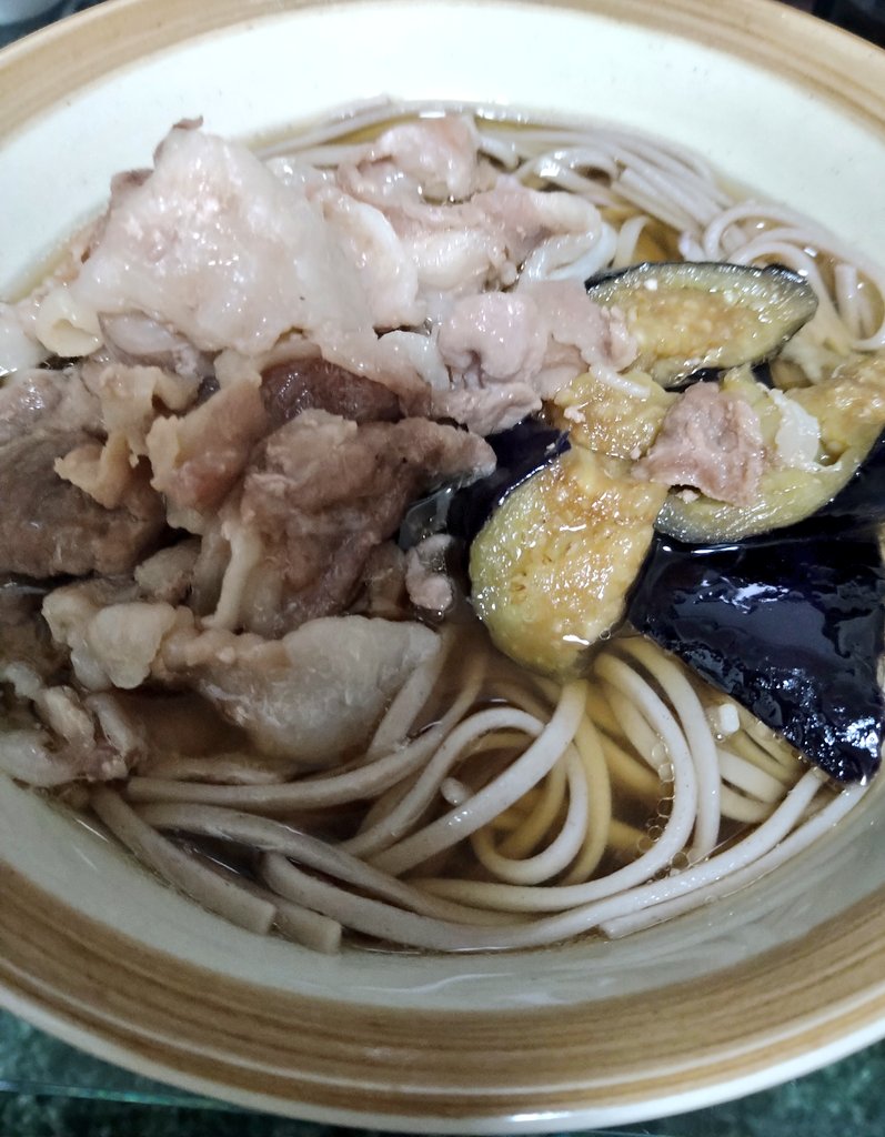 Erill62002782's tweet photo. あけましておめでとうございます✨
肉そばー🍖
🍜
年始2日から仕事始めで低浮上気味で🙇♂️
5月にライブが決まってしまいました🤣
1月もこそっと出演します🤔
今月は抜歯と下の矯正も始まるので、更に歌いにくくなるかも🥺
今年もよろしくお願いします✨
みんな素敵な1年になりますように♡
#Erill https://t.co/pLVperj4ZH