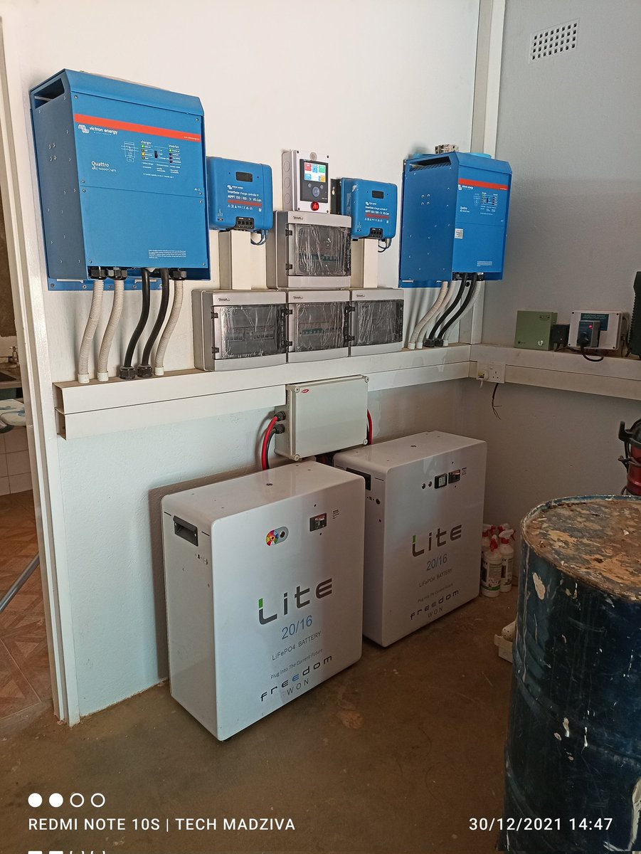 Eng_Madziva's tweet image. Energy Update: I passed by the site where Trogon Energy Engineers had invited me to see some time ago and yaaa the project is very much complete. The neatness of that installation is amazing, talk about functionality 🙌🏾🙌🏾 Engineer @Van_Dzobo &amp;amp; @shonaGirLTel_em did the things🤌🏿