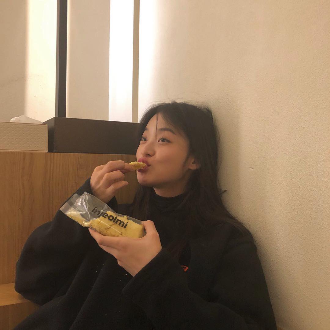 hxnjuulie's tweet photo. My favorite snack these days. Stay warm, precious souls! 🤍 https://t.co/9J6d0zmFkt