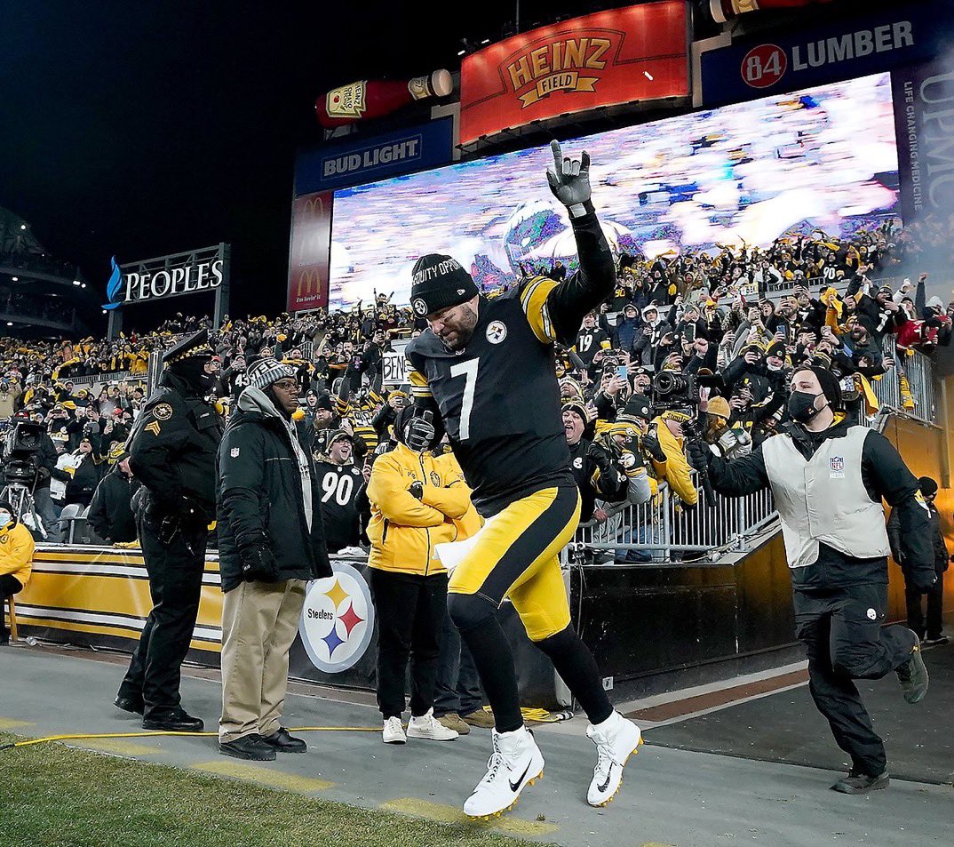 ToneDigz's tweet photo. Crowd was unbelievable. Boys played with passion. D flew around. Line blocked their asses off. Naj ran HARDDD. Boz is perfect. TJ WATT DPOY. Humiliated the Brownies. SEVEN WINS HIS LAST GAME IN HEINZ. Damn near perfect night. https://t.co/CWGS7frgOw