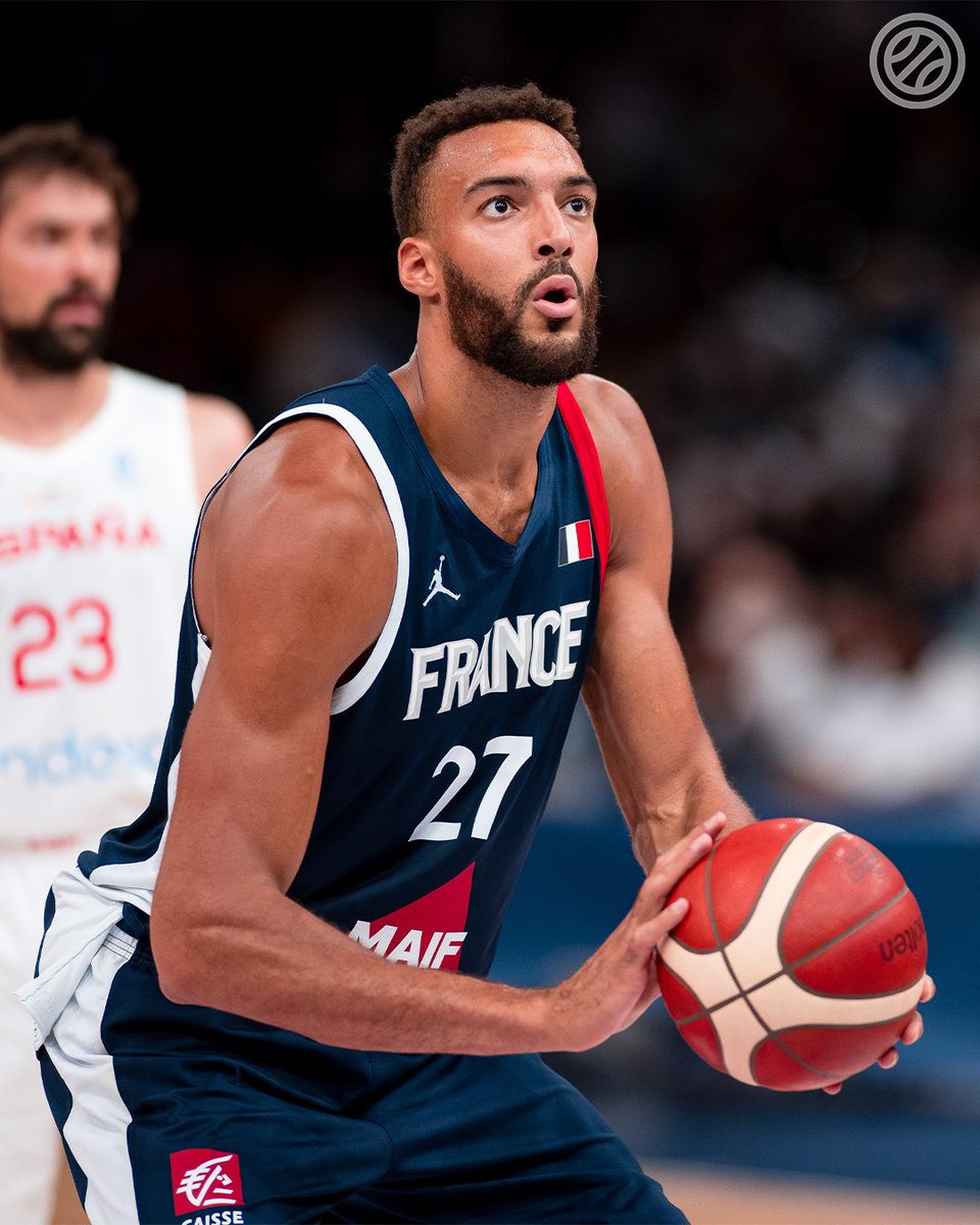 FRABasketball's tweet photo. RT si tu penses que Rudy Gobert est le meilleur pivot du monde. 

#RudyGobert #NBAAllStar https://t.co/dqMbiisskC