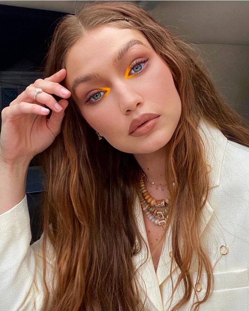 fashiontv_india's tweet photo. Spice up your #casual #everydaywear with #makeup Matte inner corner Highlights.
#FashionTV #FashionTVIndia #FTV #Makeup #Gigihadid #makeuplook #makeupgram #makeupideas https://t.co/gIh8q4r4GC