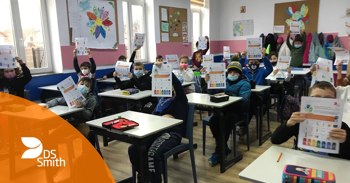 Our Environmental Education project in Romania has taught over 500 pupils all about papermaking, recycling and the circular economy. 
Read more: https://t.co/PkCvVGdt0o https://t.co/pg8851bpWq