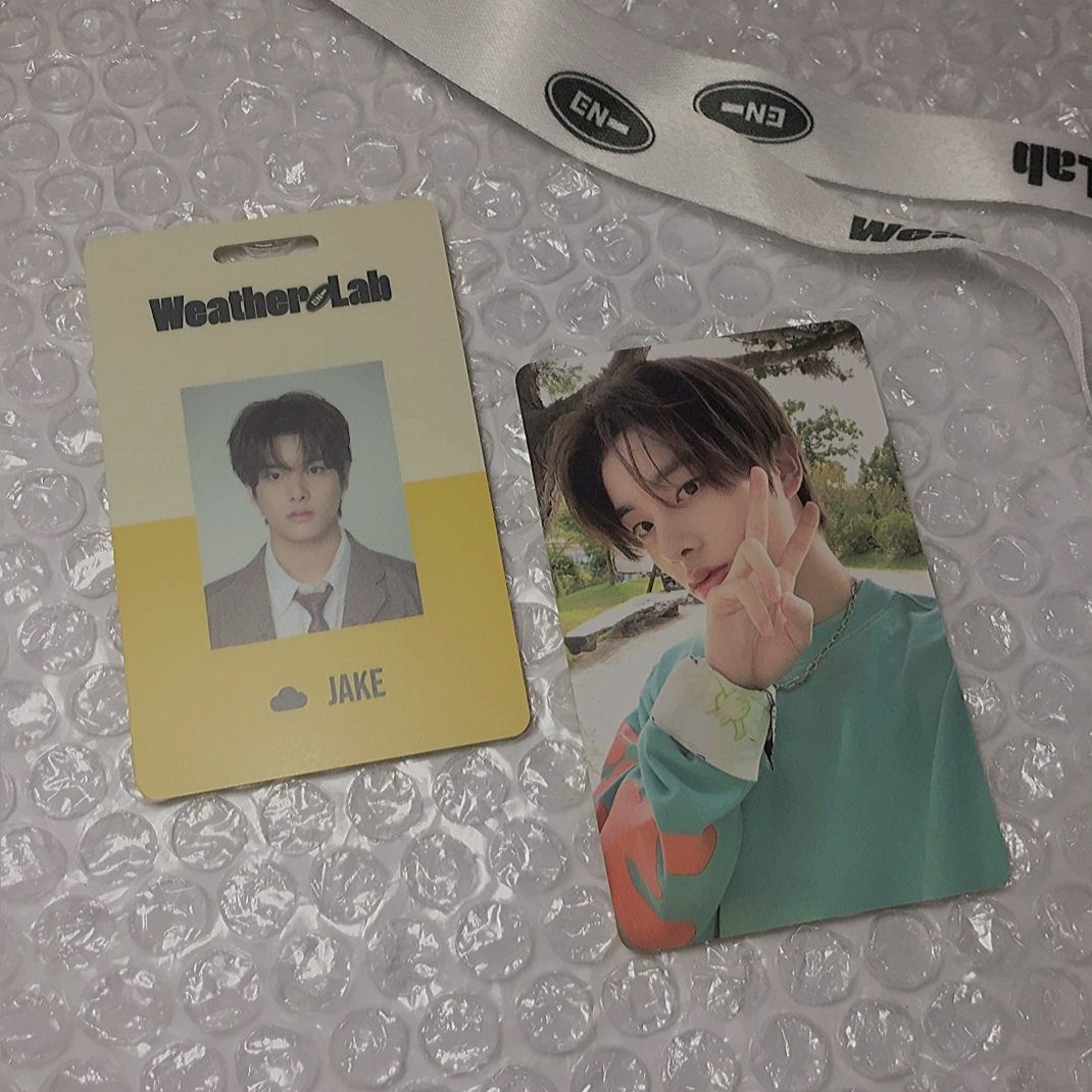 zeyahaul's tweet photo. [💌] #zeya_collects

Hello @scimqlm thank you for trading jake sg id '22 with me and @ohmyjaycart for jake nrpc pasabuy ! Both pc arrived to me safely, thank you so much !

#omjay_feedback https://t.co/cTzAQef4DP
