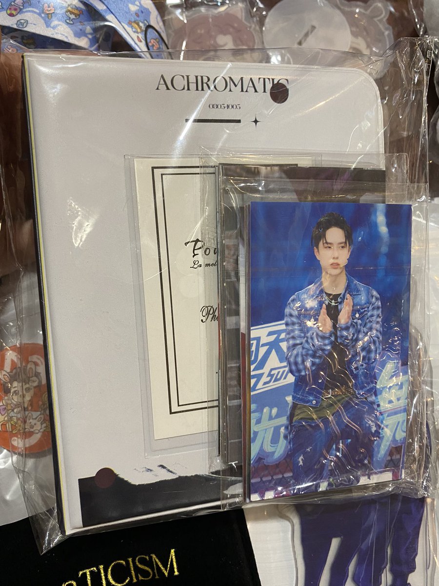 aaaaaab85's tweet photo. 사진상 보이는 모든 굿즈 일괄 택포 15,000원에 양도 합니다 디엠 부탁드립니다!! 
GS반택만 가능합니다 !! 

@yibo_zhan_goods rt부탁드립니다 감사합니다!! https://t.co/ul8ouQxcck