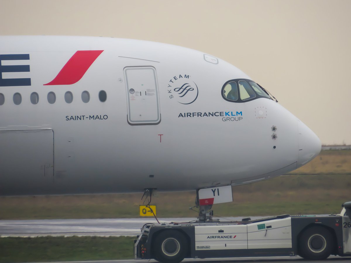 alexandre_aero's tweet photo. Close-up avec #SaintMalo (#FHTYI) le 9ème Airbus A350-941 d'@AirFranceFR pour notre #A350Tuesday sorti de sa maintenance et stockage à Charles de Gaulle @MSN3503 @MartoglioQ @hydra_66 @Echovictor6 https://t.co/Y818rQMPpO