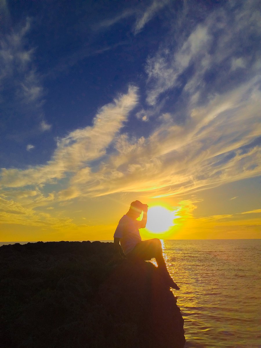 MarrkkAngelo's tweet photo. adore gold skies☀️ https://t.co/YKAleUDXUG