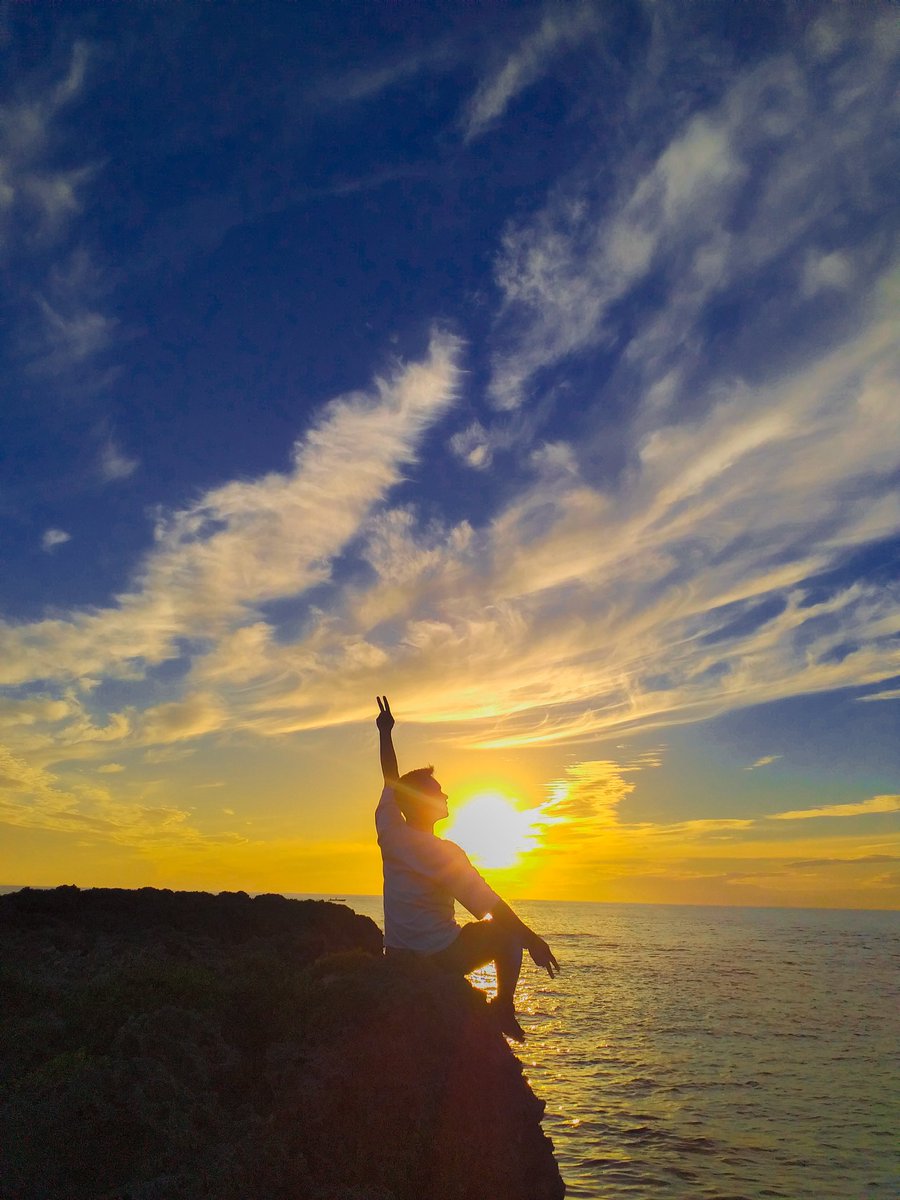 MarrkkAngelo's tweet photo. adore gold skies☀️ https://t.co/YKAleUDXUG