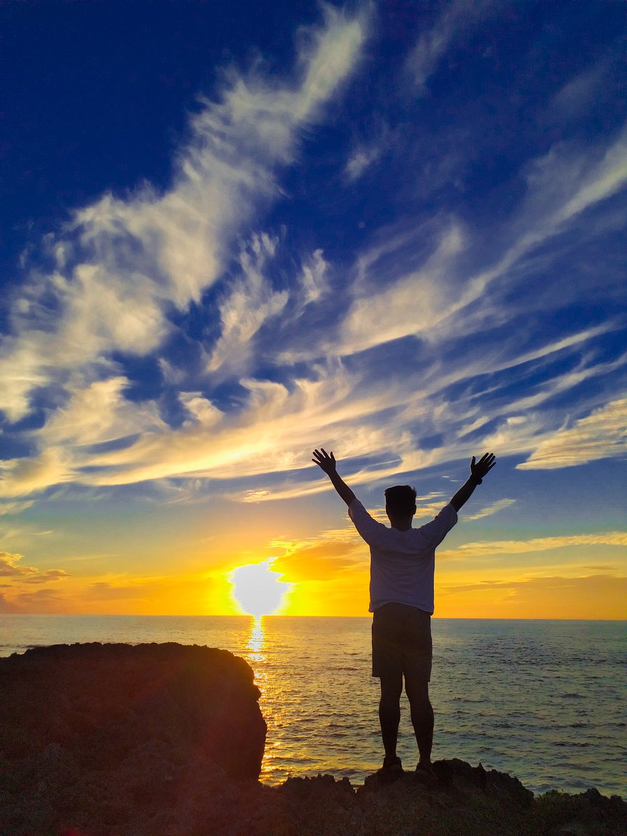 MarrkkAngelo's tweet photo. adore gold skies☀️ https://t.co/YKAleUDXUG