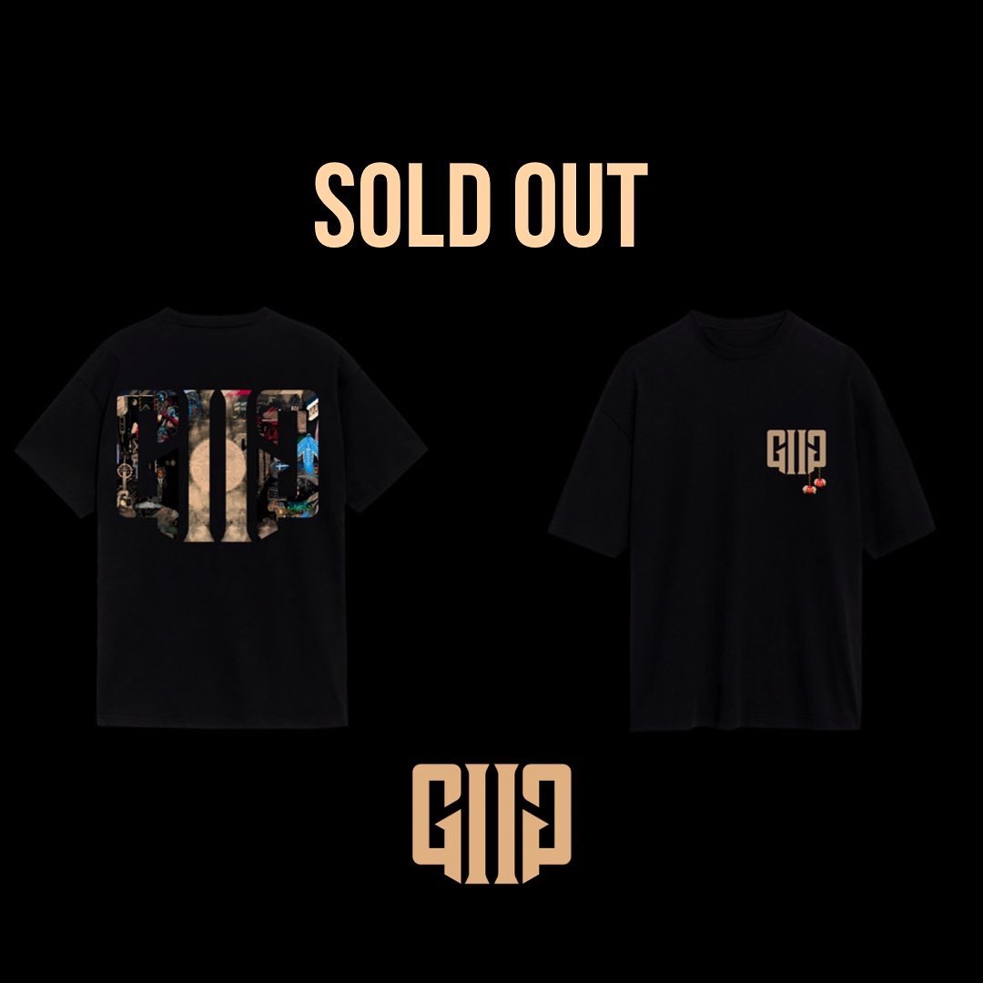 THEREALGHETTS's tweet photo. New year New blessings. 

Sold out first drop first day restocking friday 🚀🚀🙏🏾🙏🏾

Don’t lack https://t.co/fLOYeHpu1S