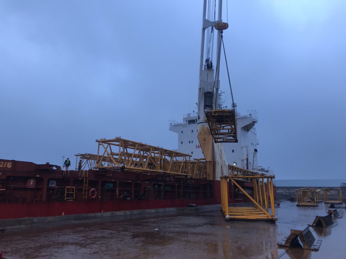 Seaprojectsvn's tweet photo. M/v Ru Yi II completed loading 02 x dismantled cranes with 172 packages/4,799 FRT from #VungAng, Vietnam to #Jakarta just on the 1st of Jan. This has made a very lovely end of the year 2021 for #Seaprojects team and kickstarted another busy and successful year to come for us. https://t.co/486uPCIUf6