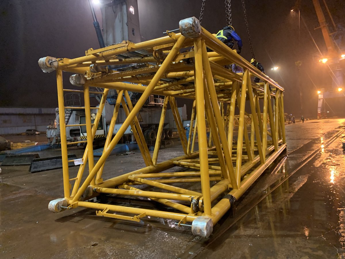 Seaprojectsvn's tweet photo. M/v Ru Yi II completed loading 02 x dismantled cranes with 172 packages/4,799 FRT from #VungAng, Vietnam to #Jakarta just on the 1st of Jan. This has made a very lovely end of the year 2021 for #Seaprojects team and kickstarted another busy and successful year to come for us. https://t.co/486uPCIUf6