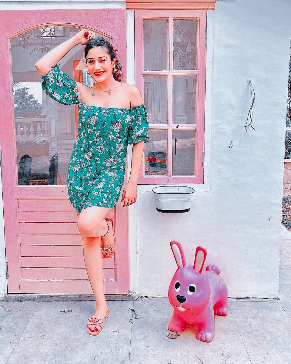 vinisd17's tweet photo. Cutie💚✨

#SurbhiChandna https://t.co/cm0g5y6Xfe