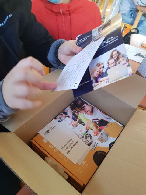 Wir stellen die Gewinner unseres Konstruktionswettbewerbes vor! Platz 3 geht an das Team der Grund- &amp; Mittelschule Bad Rodach. Sie entwickelten die Trashcan. Was hinter dieser #Zukunftsidee steckt, lest ihr auf unserem Blog: bit.ly/3mTaC50
#twlz #future #mint #3ddesign