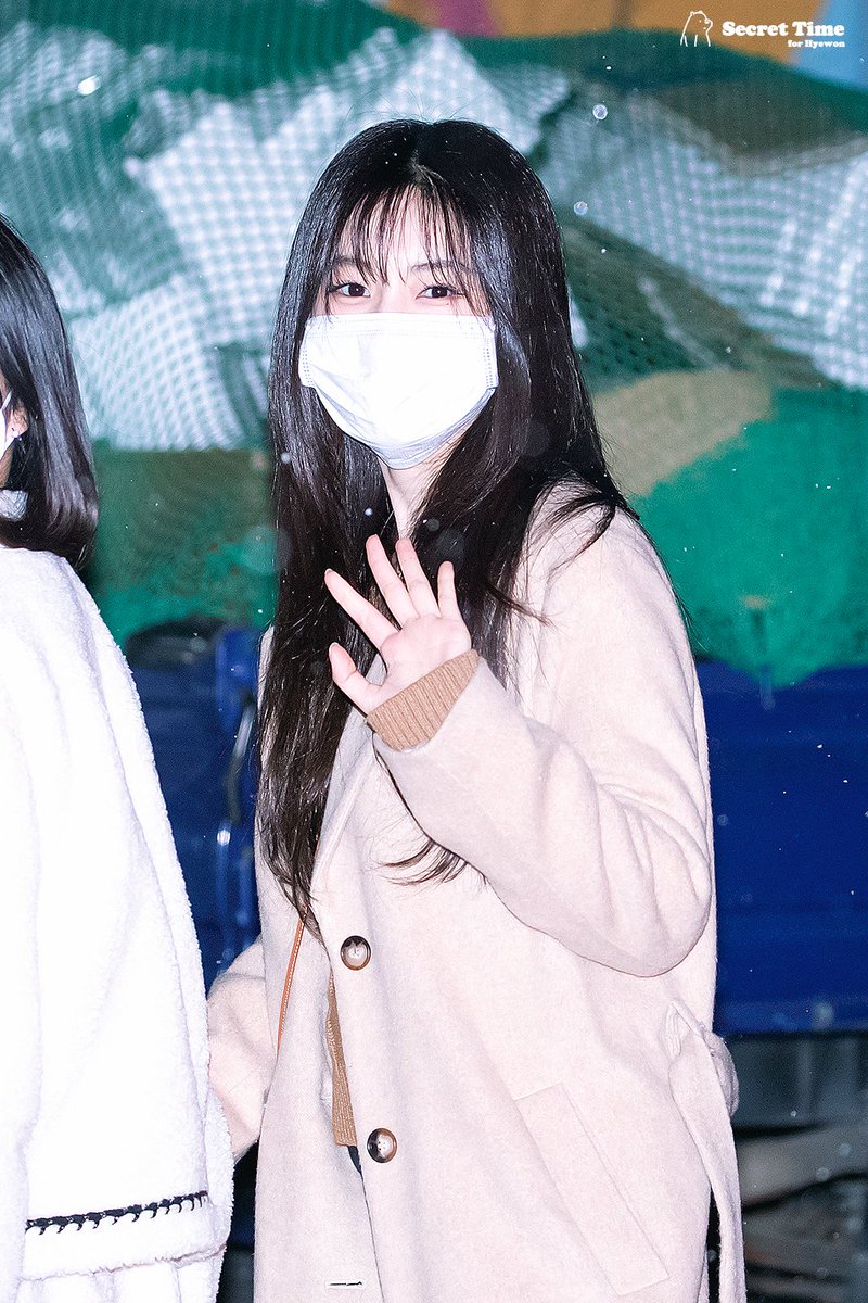 ST990705's tweet photo. 220103 네이버 NOW. 출근

#강혜원 #Kanghyewon #カン・へウォン #혜원 #hyewon #へウォン

@hyemu_official https://t.co/JnsHNFgyCK