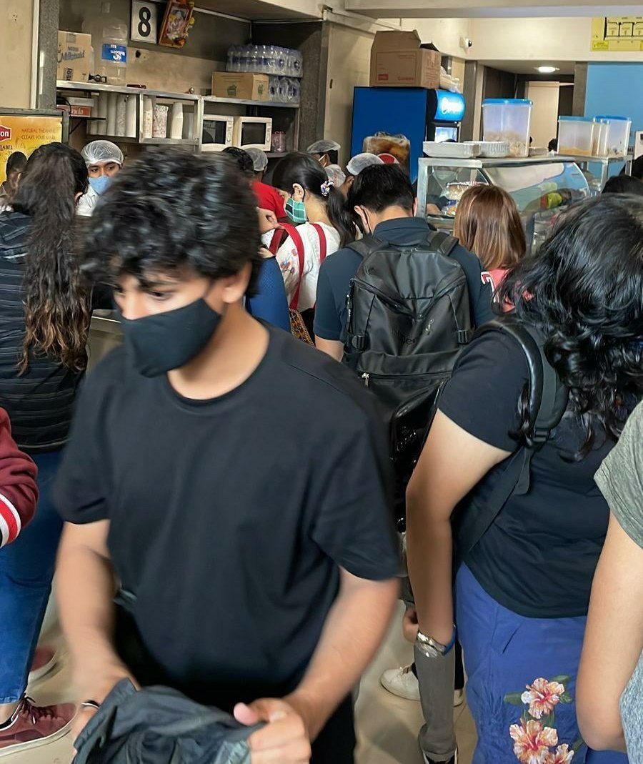 not_sahi's tweet photo. @nmims_india please start online classes as covid rises in India. Mumbai alone has almost 30,000 active cases. Due to the risk of Omicron virus, the NMIMS student body does not wish to become covid carriers. @AUThackeray #Mumbai #NMIMS #Covid_19 #Omicron #IndiaFightsCorona https://t.co/9vs24sep2h