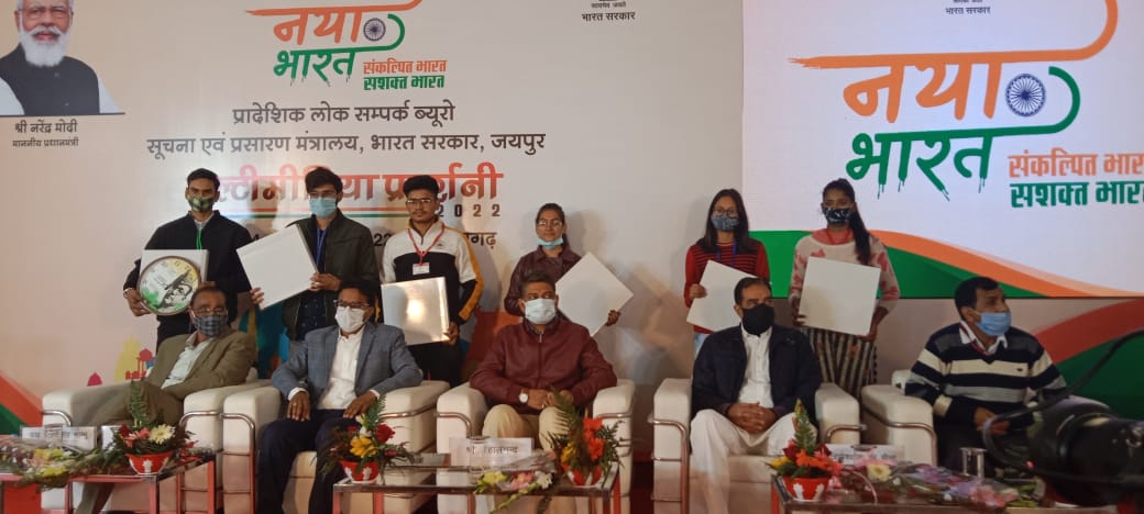 nihalchandindia's tweet photo. आज प्रादेशिक लोक सम्पर्क ब्यूरो सुचना एवं प्रसारण मंत्रालय, भारत सरकार द्वारा संचालित "नया भारत संकल्पित भारत सशक्त भारत" के अन्तर्गत नेहरू मेमोरियल राजकीय महाविद्यालय, हनुमानगढ़ मे "मल्टीमीडिया प्रदर्शनी 2022" का उद्घघाटन कर संचालित समारोह में शिरकत की। https://t.co/1nIk7AvA0O