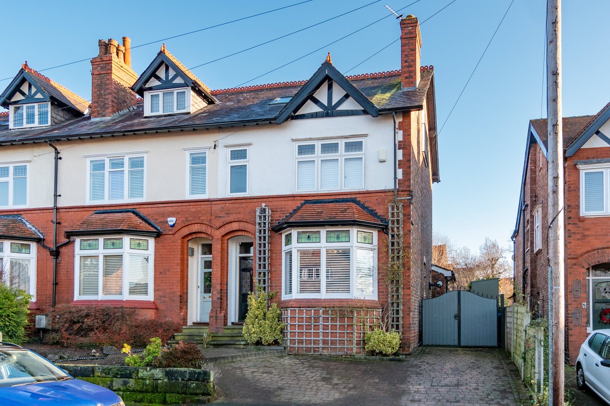 WatersonsEA's tweet photo. NEW!
Leigh Road, #Hale - Offers Over £900,000
A superb 4/5 Bedroom four storey period end terraced family home perfectly located in the heart of the village. 2000sqft. To arrange a #viewing ☎️01619416633 or via 📧hale@watersons.net #propertyforsale #estateagent https://t.co/iG6HMzOk8z