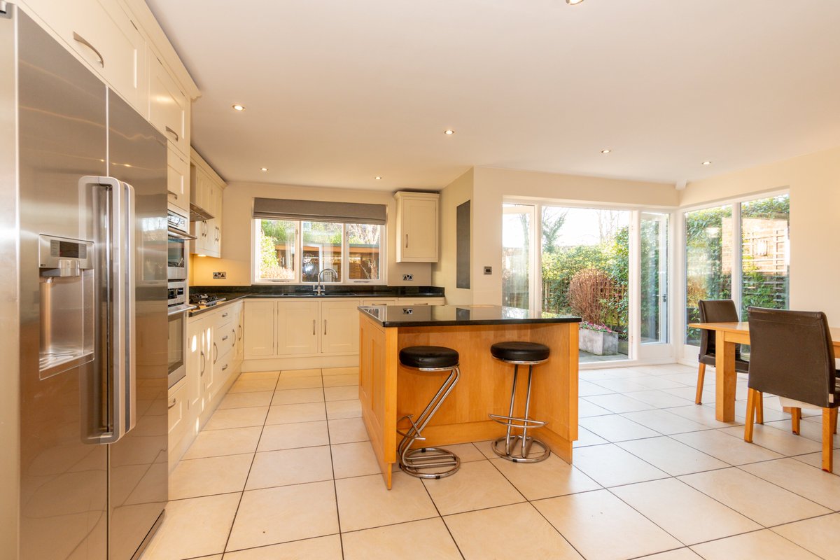 WatersonsEA's tweet photo. NEW!
Leigh Road, #Hale - Offers Over £900,000
A superb 4/5 Bedroom four storey period end terraced family home perfectly located in the heart of the village. 2000sqft. To arrange a #viewing ☎️01619416633 or via 📧hale@watersons.net #propertyforsale #estateagent https://t.co/iG6HMzOk8z