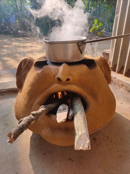 sunandadesh's tweet photo. #SriLanka Some has made a firewood cooker to beat the gas shortage. It looks like a face of the head of the ruling family! Peoples imagination has no limit. Satire becomes a force any society where free expression is suppressed. https://t.co/txQgD2hYPR