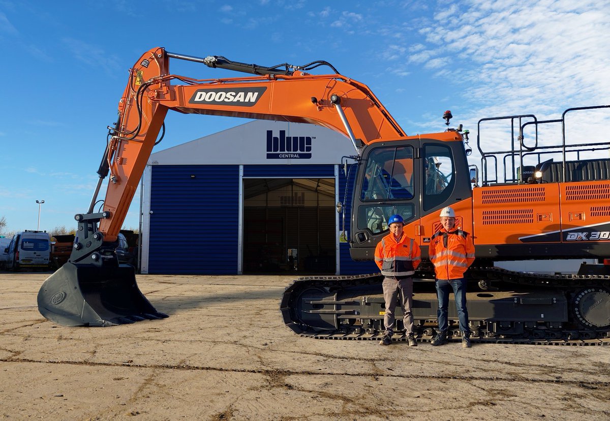Blue Machinery (Central) Goes Orange with Doosan: Digger Man Blog 

earthmoversmagazine.co.uk/digger-man/vie… 
@DoosanEquipment <a href="/blue_machinery/">Blue Group</a>